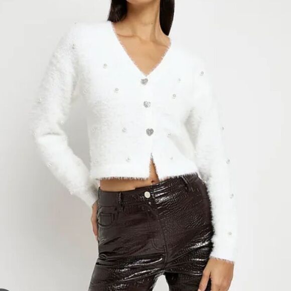 River Island Fluffy Sweater Pearl Details Rhinestone Heart Buttons New Size S - Picture 1 of 9
